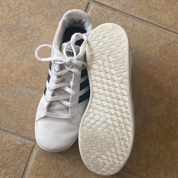 Adidas Grand Court Sneakers 💕Boys Size 5 - Picture 12 of 13